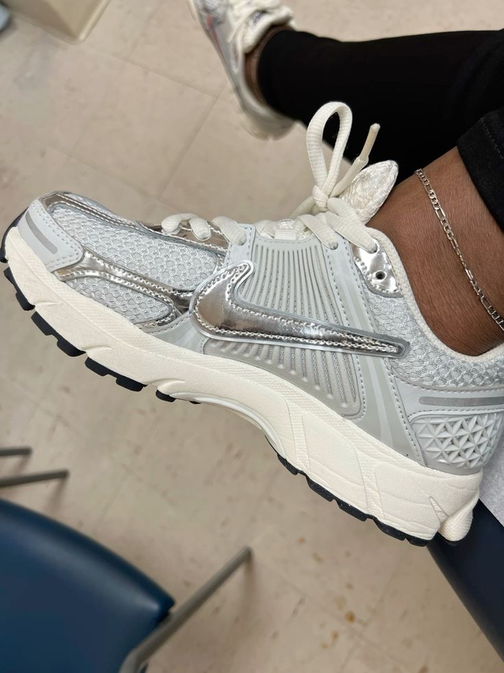 Nike Zoom Vomero 5 Phantom