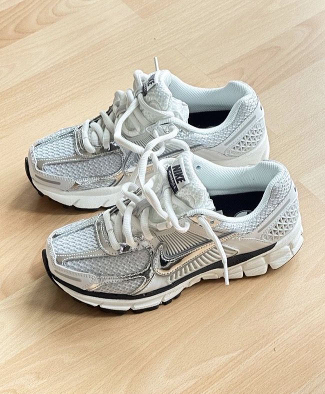Nike Zoom Vomero 5 Phantom