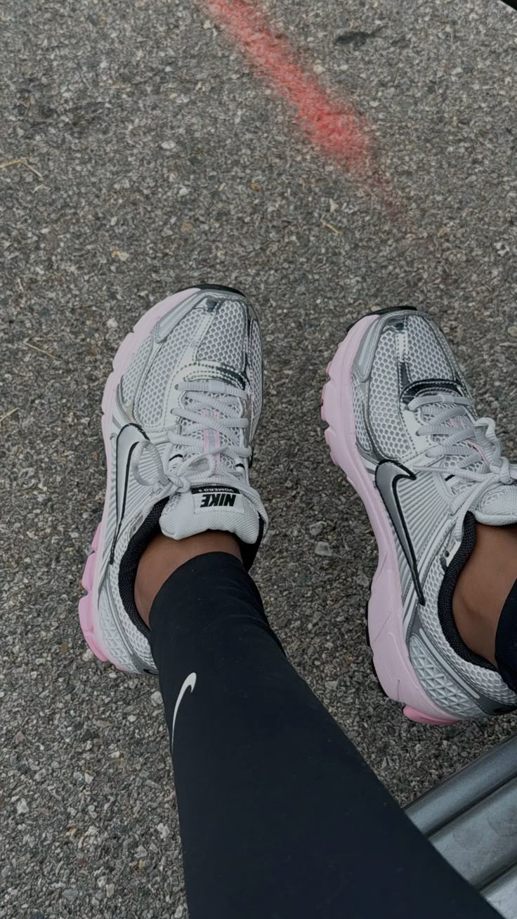 Nike Zoom Vomero 5 Photon Dust Pink